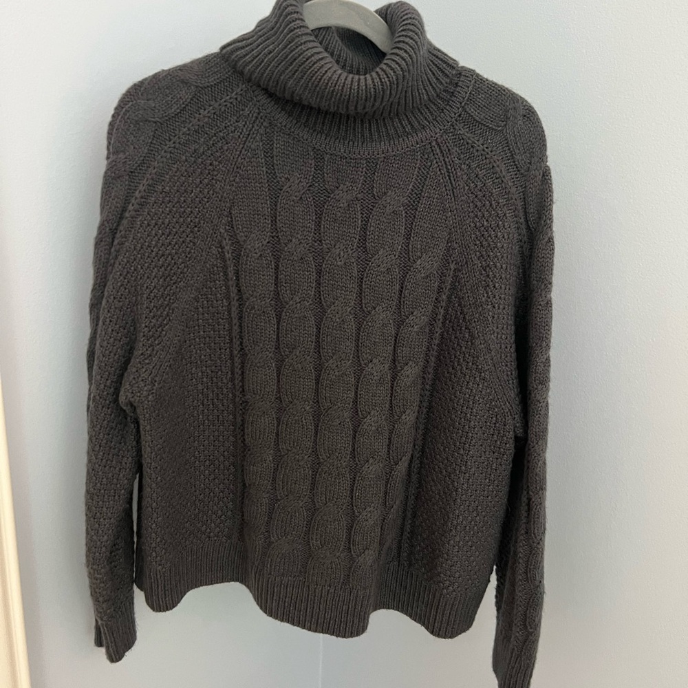 Gap sweater